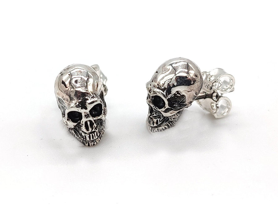 Middle skull earrings