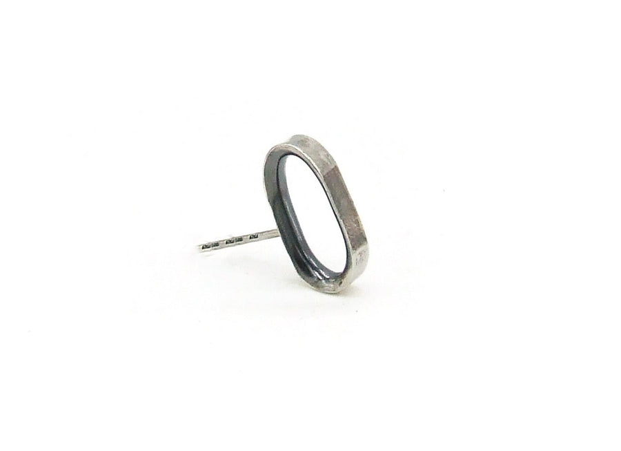 Mono oval earring